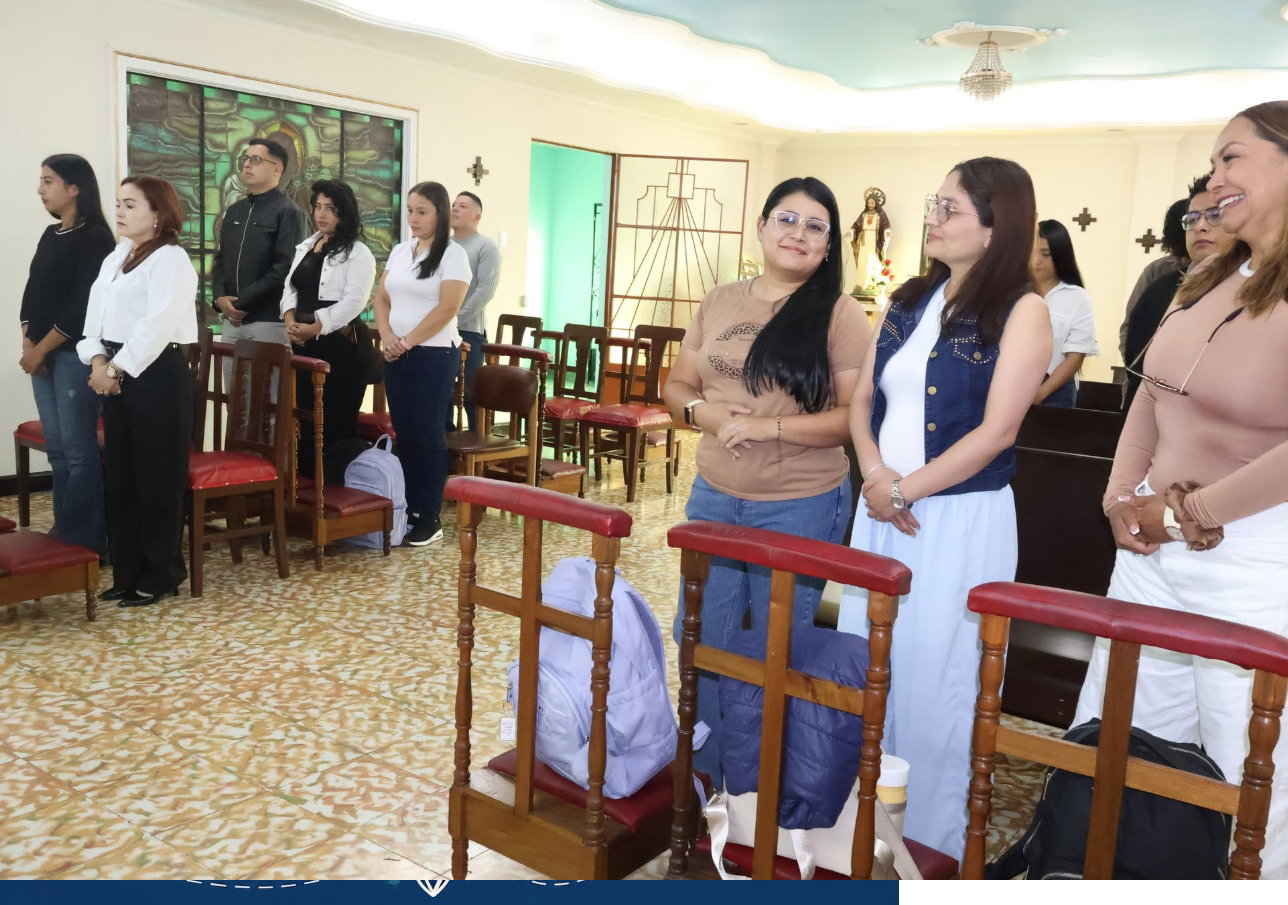 Equipo docente reunido en planeación escolar