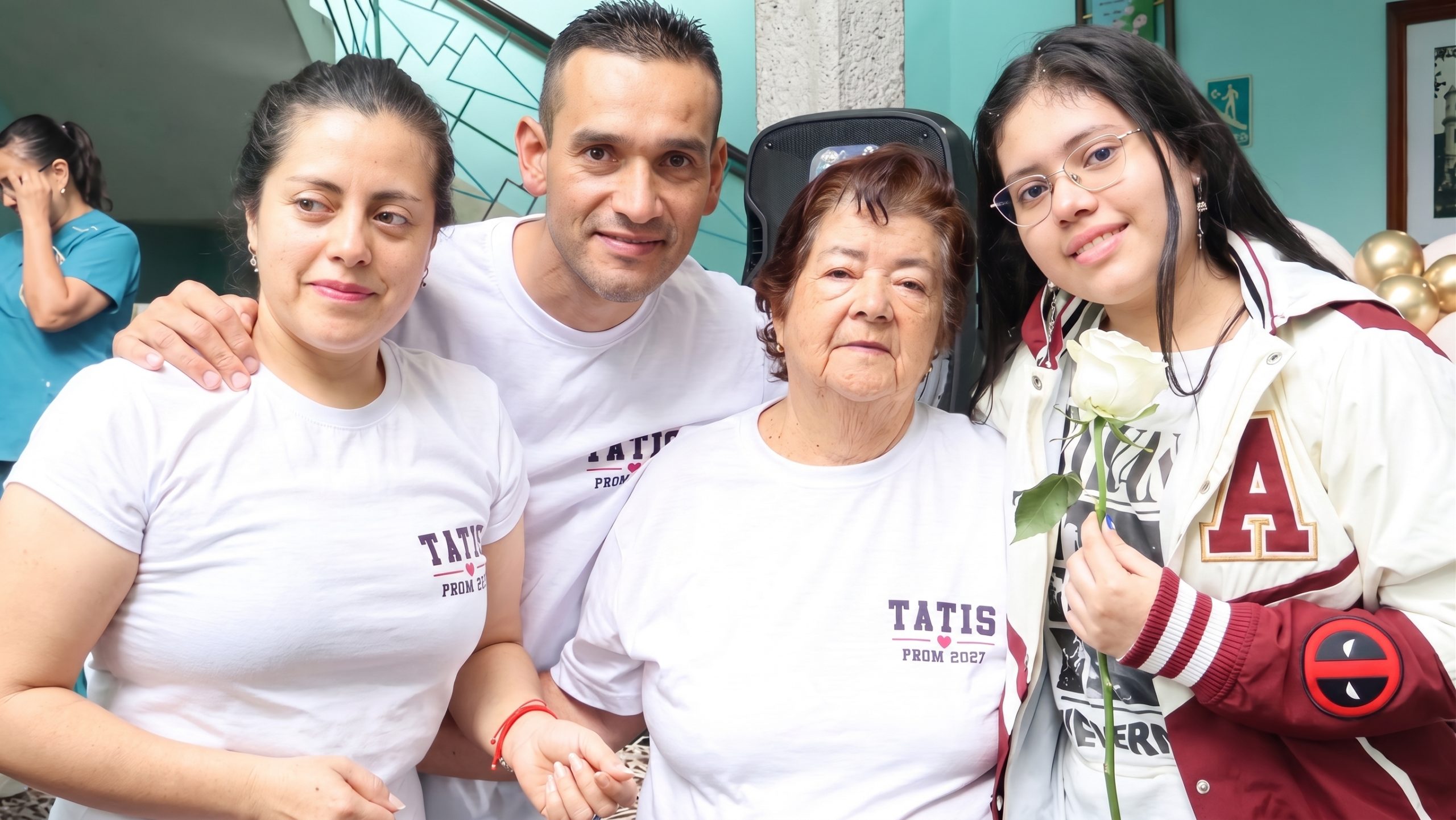 Emotivo encuentro entre padres e hijas